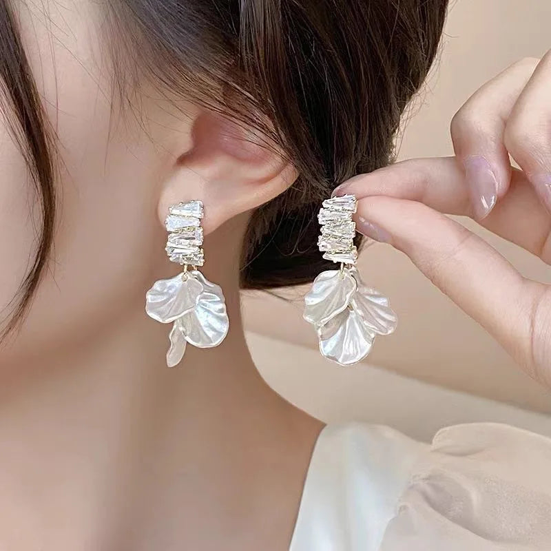 New Wine Red Velvet Rose Pearl Earrings for Women Vintage Red Rose Elegant High-end Studs Earrings Jewelry Accessories серьги