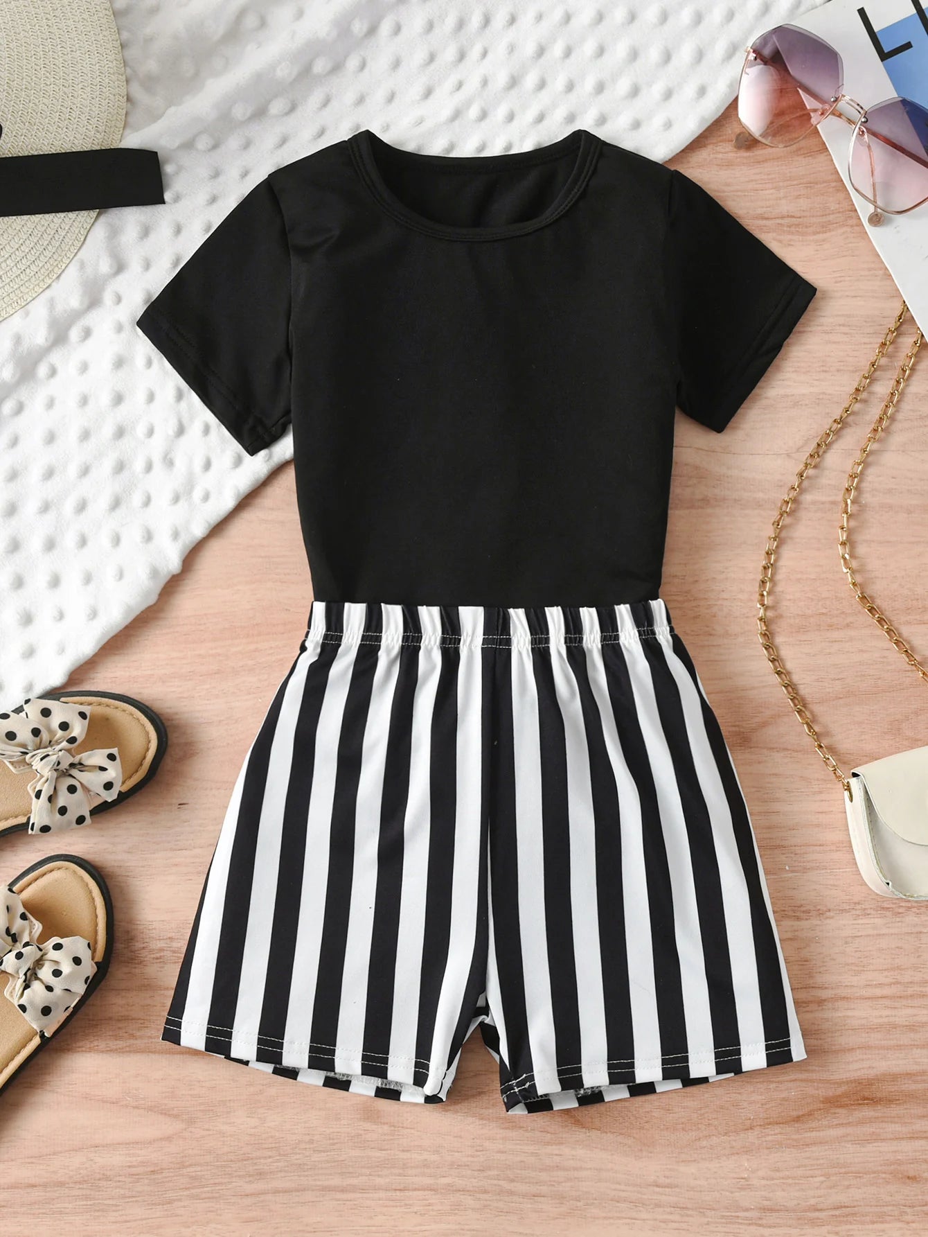 Girls' Summer Set Two-Piece Children'S Black Cropped Top And Plaid Shorts Kids Daily Leisure Clothes Suitable For Outdoor Wear